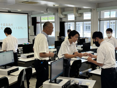 総合学科　名刺交換の実演