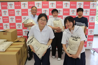 備蓄米受け取り２